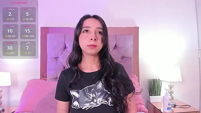 Snapshot of melanie_hills chatting on 8, 11, 2025 melanie hills online show from 8, 11, 2025