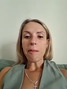 YourJuliena online show from 23, 2, 2025