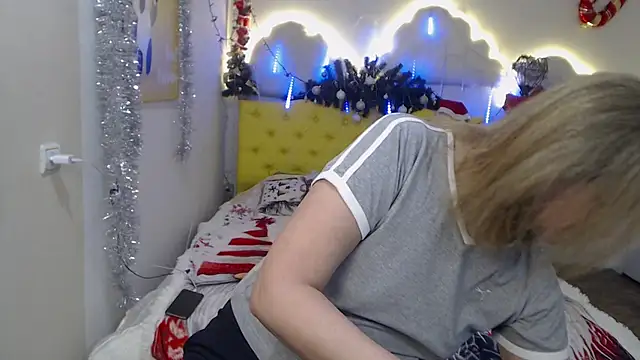 Snapshot of HolyMilfa chatting on 8, 12, 2024 HolyMilfa online show from 8, 12, 2024