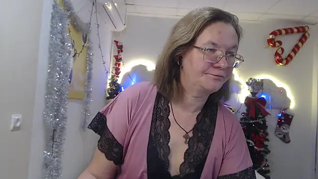 Snapshot of HolyMilfa chatting on 5, 1, 2025 HolyMilfa online show from 5, 1, 2025