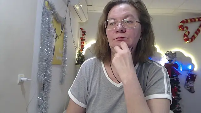 Snapshot of HolyMilfa chatting on 5, 1, 2025 HolyMilfa online show from 5, 1, 2025