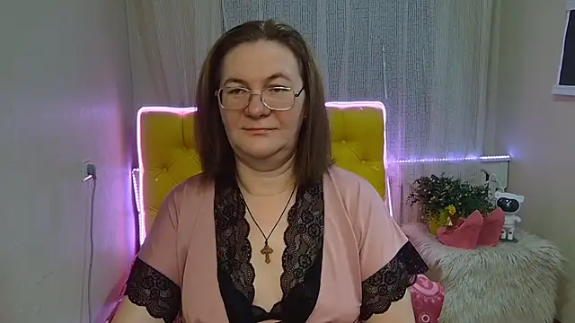 Snapshot of HolyMilfa chatting on 1, 2, 2025 HolyMilfa online show from 1, 2, 2025