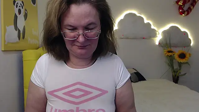 Snapshot of HolyMilfa chatting on 8, 2, 2025 HolyMilfa online show from 8, 2, 2025