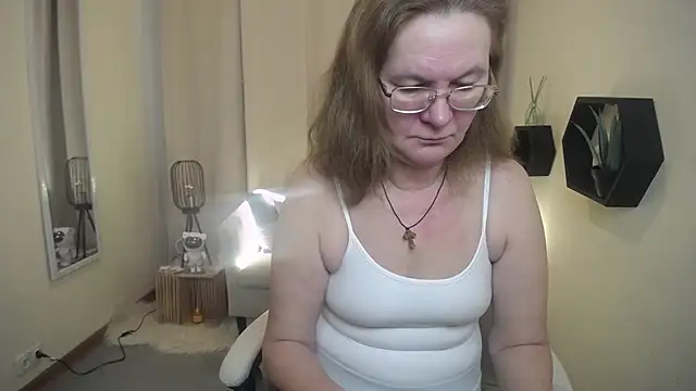 Snapshot of HolyMilfa chatting on 5, 3, 2026 HolyMilfa online show from 5, 3, 2026