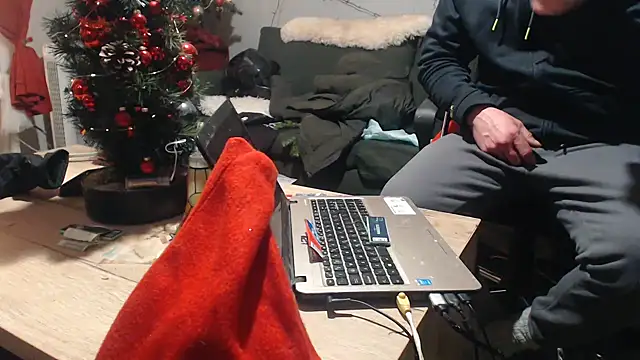 Snapshot of mikeythebestsucker chatting on 24, 12, 2024 mikeythebestsucker online show from 24, 12, 2024