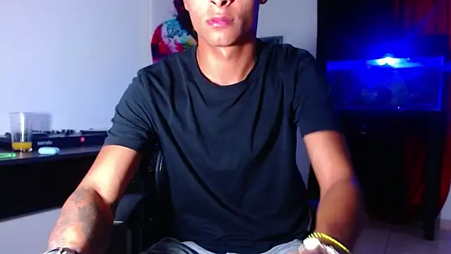 Snapshot of enjoy_vibes chatting on 10, 10, 2025 enjoy vibes online show from 10, 10, 2025