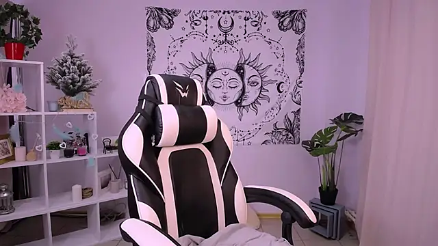 Snapshot of MelissaLovvv chatting on 7, 1, 2025 MelissaLovvv online show from 7, 1, 2025