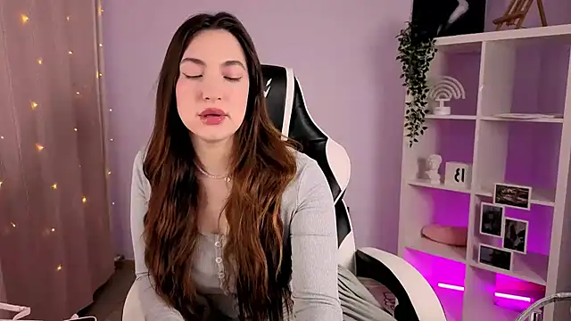 Snapshot of MelissaLovvv chatting on 28, 9, 2025 MelissaLovvv online show from 28, 9, 2025