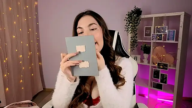 Snapshot of MelissaLovvv chatting on 13, 10, 2025 MelissaLovvv online show from 13, 10, 2025