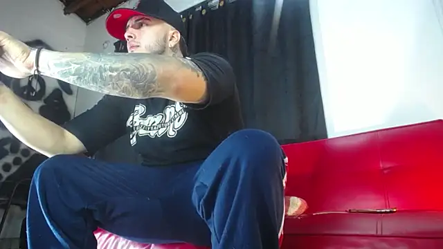 Snapshot of Dexter-T chatting on 17, 12, 2024 Dexter-T online show from 17, 12, 2024