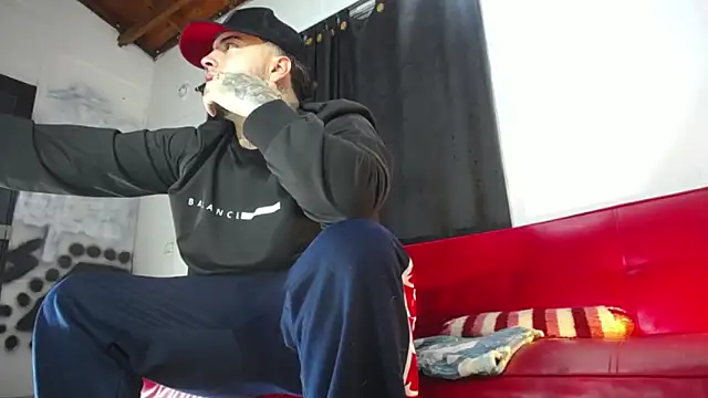 Snapshot of Dexter-T chatting on 13, 2, 2025 Dexter-T online show from 13, 2, 2025