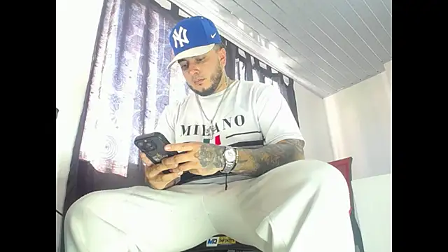 Snapshot of Dexter-T chatting on 9, 10, 2025 Dexter-T online show from 9, 10, 2025