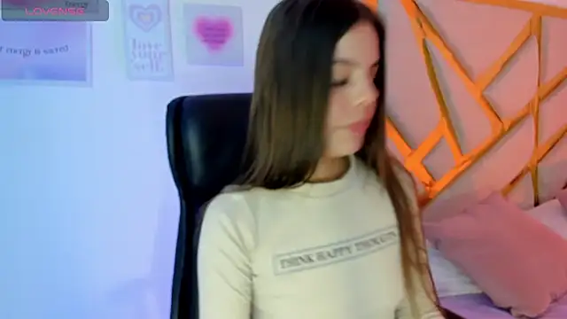 Snapshot of LanaJones_ chatting on 17, 12, 2025 LanaJones online show from 17, 12, 2025