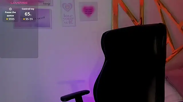 Snapshot of LanaJones_ chatting on 20, 12, 2025 LanaJones online show from 20, 12, 2025