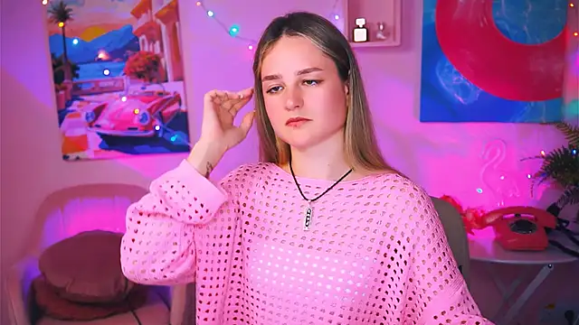 Snapshot of DeboraLarson chatting on 12, 12, 2024 DeboraLarson online show from 12, 12, 2024