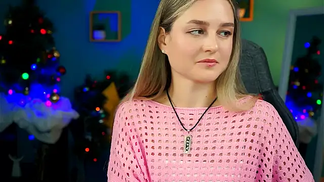 Snapshot of DeboraLarson chatting on 17, 12, 2024 DeboraLarson online show from 17, 12, 2024