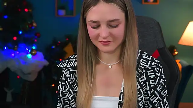 Snapshot of DeboraLarson chatting on 20, 12, 2024 DeboraLarson online show from 20, 12, 2024