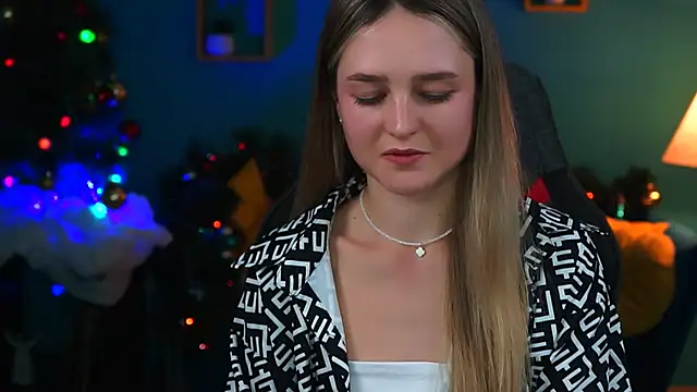 Snapshot of DeboraLarson chatting on 20, 12, 2024 DeboraLarson online show from 20, 12, 2024