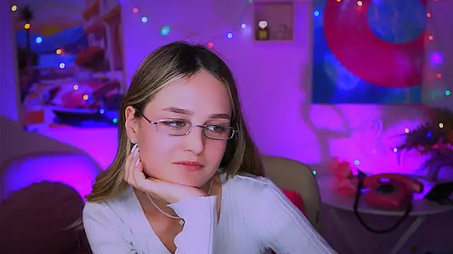 Snapshot of DeboraLarson chatting on 25, 12, 2024 DeboraLarson online show from 25, 12, 2024