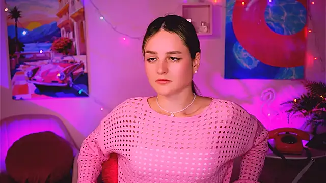 Snapshot of DeboraLarson chatting on 5, 1, 2025 DeboraLarson online show from 5, 1, 2025