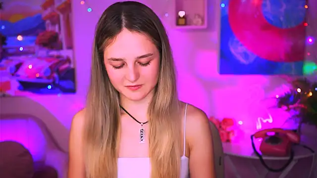 Snapshot of DeboraLarson chatting on 8, 1, 2025 DeboraLarson online show from 8, 1, 2025