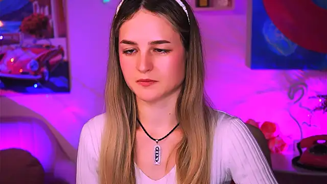 Snapshot of DeboraLarson chatting on 10, 1, 2025 DeboraLarson online show from 10, 1, 2025