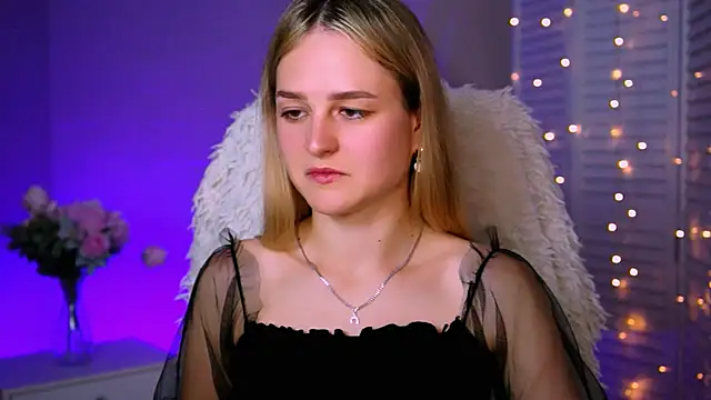 Snapshot of DeboraLarson chatting on 7, 10, 2025 DeboraLarson online show from 7, 10, 2025