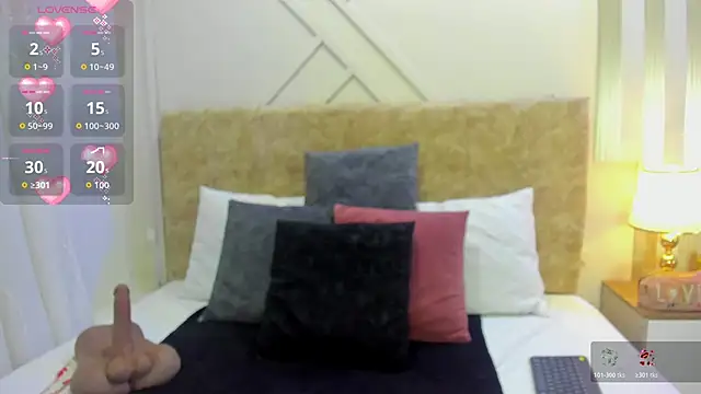 ashley  foxx  online show from 30, 10, 2025