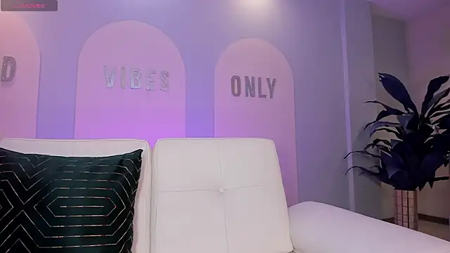 StacyWoods online show from 30, 4, 2026