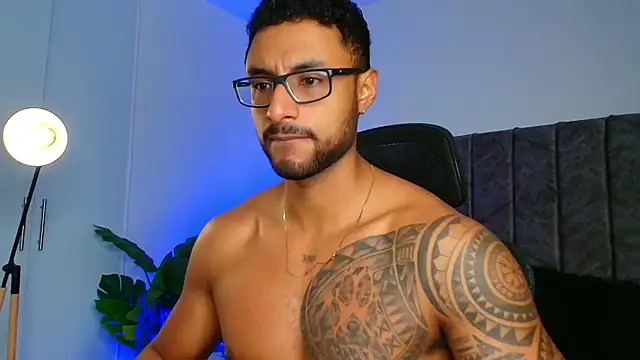 LiamGarcia1 online show from 19, 10, 2025