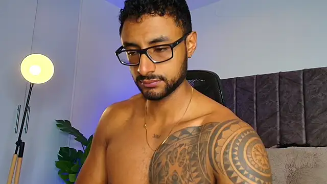 LiamGarcia1 online show from 26, 10, 2025