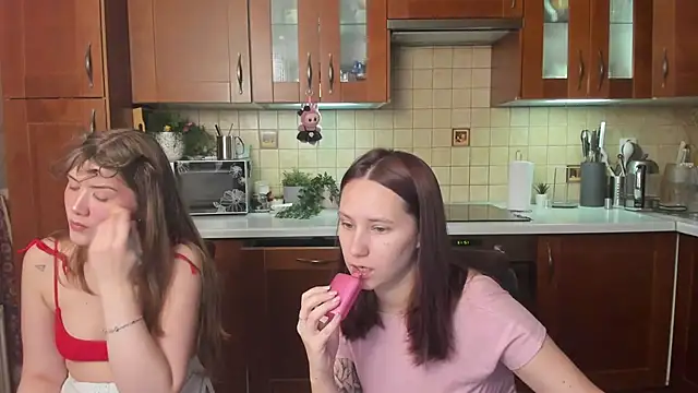 HotCaramellsTV online show from 7, 5, 2026