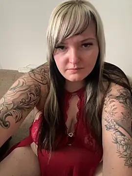 Snapshot of CurvyAngelina_Official chatting on 8, 11, 2025 CurvyAngelina Official online show from 8, 11, 2025