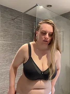 Snapshot of Vixen_Mistress_Ali chatting on 2, 3, 2025 Vixen Mistress Ali online show from 2, 3, 2025