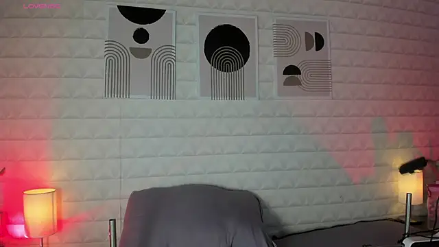 Lizzie-Evans online show from 21, 7, 2026