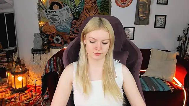 Snapshot of GraceGlamour chatting on 27, 12, 2024 GraceGlamour online show from 27, 12, 2024