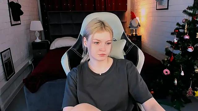 Snapshot of GraceGlamour chatting on 5, 1, 2025 GraceGlamour online show from 5, 1, 2025
