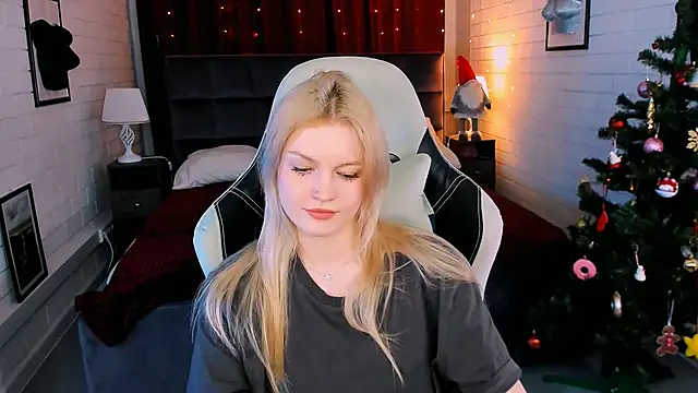 Snapshot of GraceGlamour chatting on 5, 1, 2025 GraceGlamour online show from 5, 1, 2025