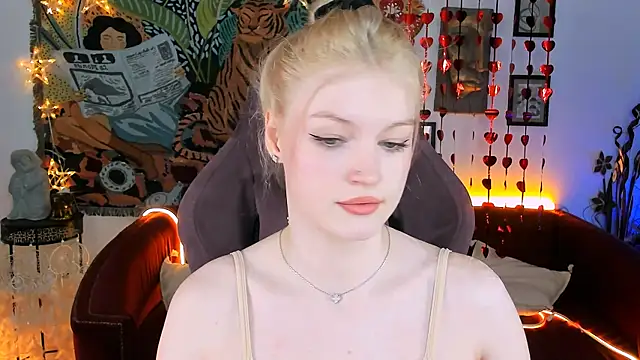 Snapshot of GraceGlamour chatting on 15, 2, 2025 GraceGlamour online show from 15, 2, 2025