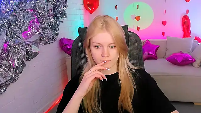 Snapshot of GraceGlamour chatting on 22, 2, 2025 GraceGlamour online show from 22, 2, 2025