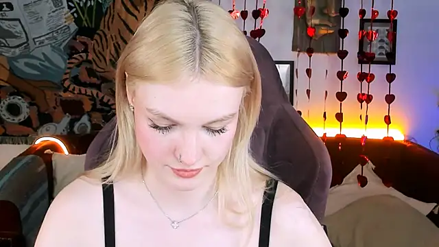 Snapshot of GraceGlamour chatting on 28, 2, 2025 GraceGlamour online show from 28, 2, 2025