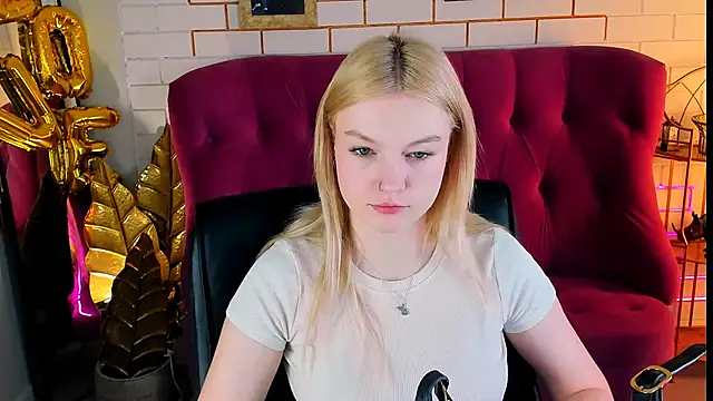 Snapshot of GraceGlamour chatting on 3, 3, 2025 GraceGlamour online show from 3, 3, 2025