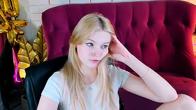 Snapshot of GraceGlamour chatting on 3, 3, 2025 GraceGlamour online show from 3, 3, 2025