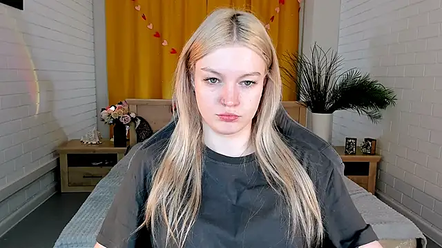 Snapshot of GraceGlamour chatting on 4, 3, 2025 GraceGlamour online show from 4, 3, 2025
