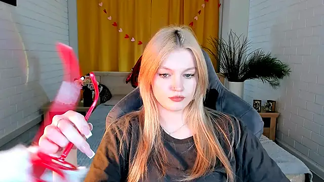 Snapshot of GraceGlamour chatting on 4, 3, 2025 GraceGlamour online show from 4, 3, 2025