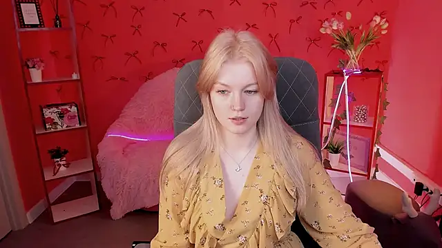 Snapshot of GraceGlamour chatting on 7, 3, 2025 GraceGlamour online show from 7, 3, 2025