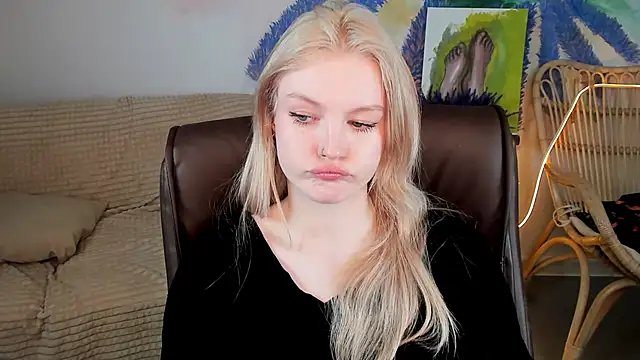 Snapshot of GraceGlamour chatting on 12, 3, 2025 GraceGlamour online show from 12, 3, 2025