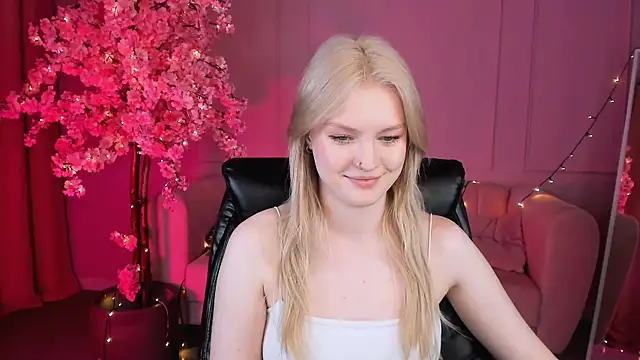Snapshot of GraceGlamour chatting on 14, 3, 2025 GraceGlamour online show from 14, 3, 2025