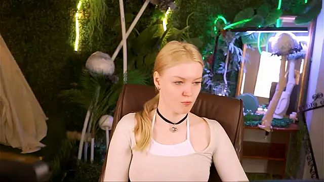 Snapshot of GraceGlamour chatting on 17, 3, 2025 GraceGlamour online show from 17, 3, 2025