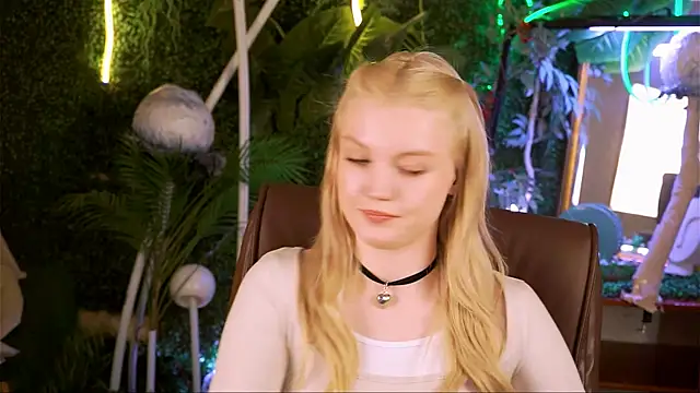 Snapshot of GraceGlamour chatting on 17, 3, 2025 GraceGlamour online show from 17, 3, 2025